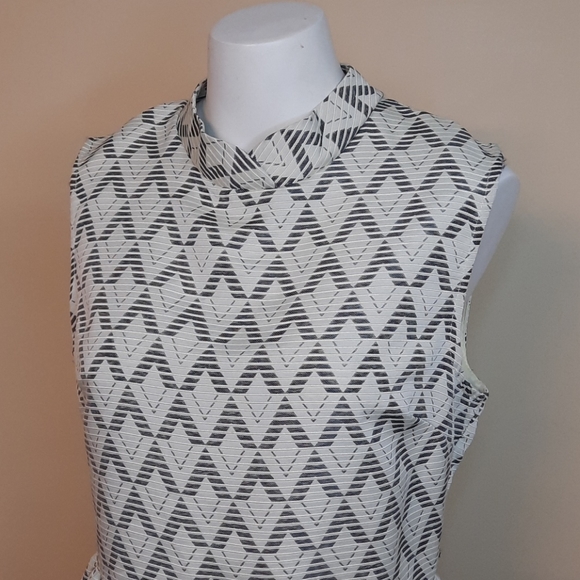 Freeway Sleeveless Dress - Picture 2 of 7